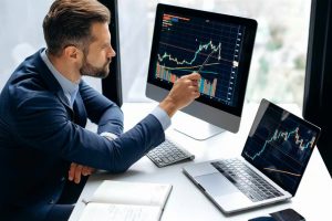Starting a Business vs. Day Trading: Which Is Better?